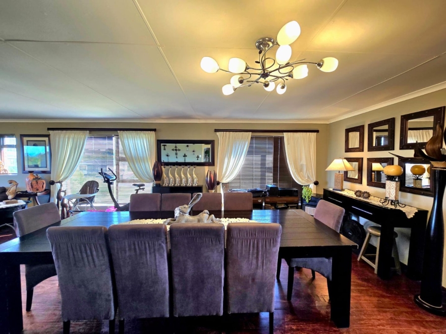 4 Bedroom Property for Sale in Paradise Beach Eastern Cape